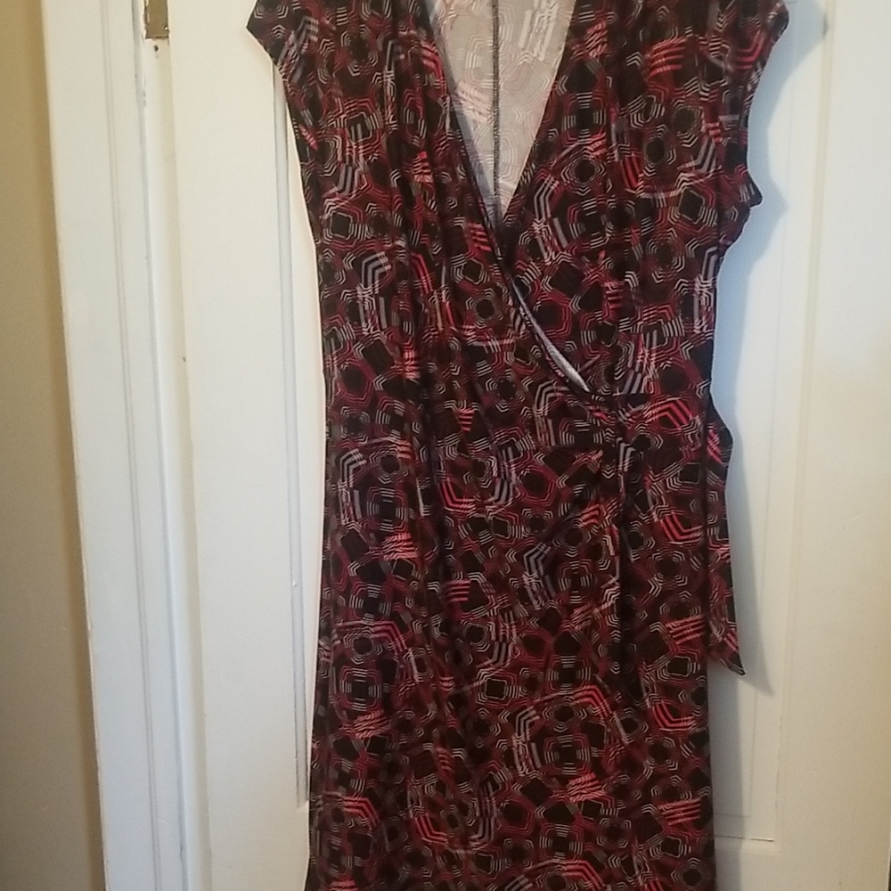Stylish Black and Red Geometric Dress
